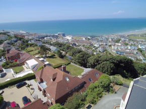 6 Bed in Westward Ho 47214